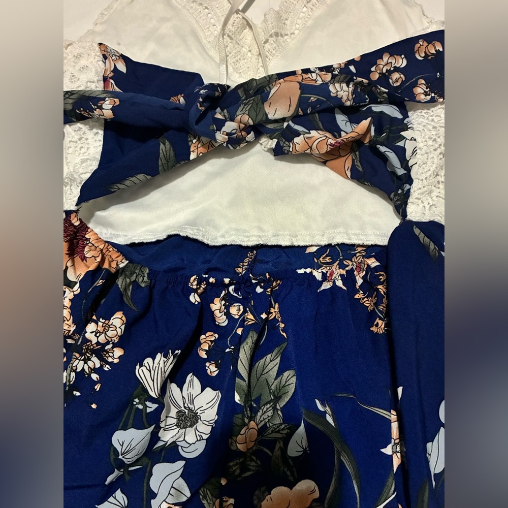 LACE FLORAL ROMPER - Picture 7 of 8